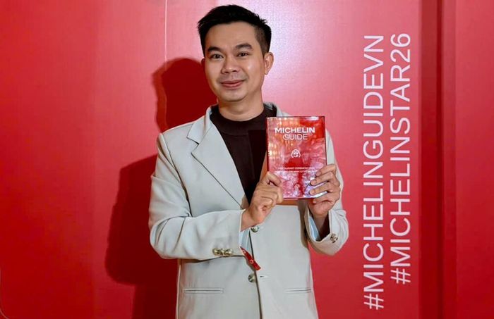 Anh Long cho biết khi quán ăn của mình được vinh danh anh rất bất ngờ, hạnh phúc. Ảnh: NVCC