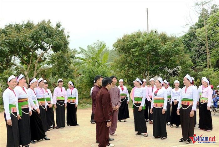 Nỗi niềm đau đáu với làn điệu hát Đúm truyền thống của người Mường đang đứng trước nguy cơ mai một, thất truyền. Ảnh: N.T