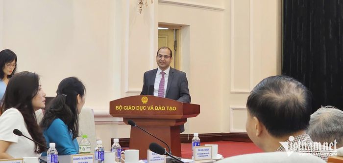 Ông Atul Tandon, Chủ tịch kiêm Tổng Giám đốc AstraZeneca Việt Nam nhận xét: Dự án đã góp phần thay đổi nhận thức và hành vi sức khỏe của thanh thiếu niên, xây dựng mô hình y tế trường học thân thiện.