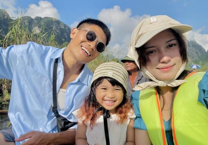 Vợ của Phương Nam từng tốt nghiệp ngành đạo diễn truyền hình, hiện làm hậu phương vững chắc cho chồng. 