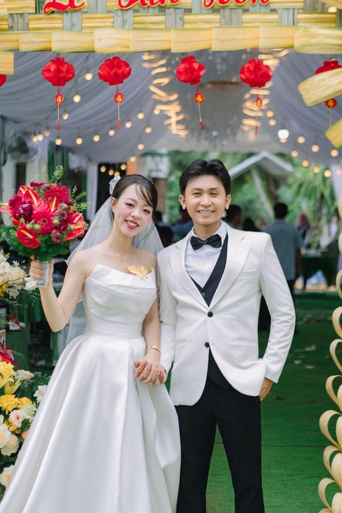 Cặp đôi có 13 năm tìm hiểu trước khi về chung một nhà 