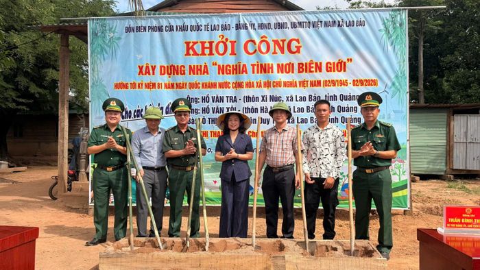 Đồn Biên phòng Cửa khẩu quốc tế Lao Bảo cũng đã phối hợp với UBND, UBMTTQ Việt Nam xã Lao Bảo tổ chức lễ khởi công xây dựng nhà “Nghĩa tình nơi biên giới”