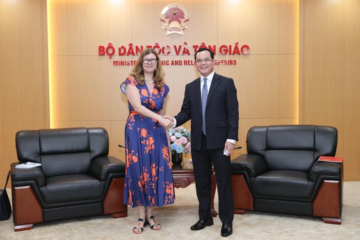 Bộ trưởng Bộ Dân tộc và Tôn giáo Nguyễn Đình Khang tiếp xã giao bà Silvia Danailov - Trưởng Đại diện UNICEF tại Việt Nam (Ảnh. Lê Anh Dũng)