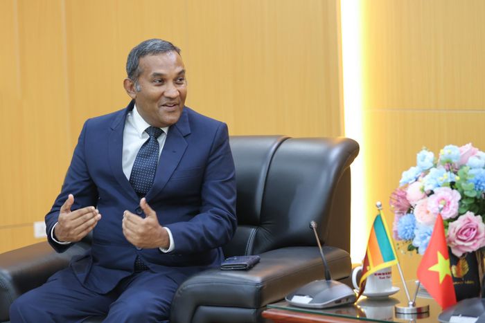 Ngài Poshitha Perera - Đại sứ Đặc mệnh toàn quyền Sri Lanka tại Việt Nam phát biểu tại buổi tiếp (Ảnh: Lê Anh Dũng)
