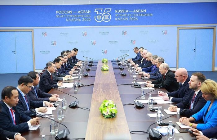 Thủ tướng Lê Minh Hưng mời Tổng thống Vladimir Putin tham dự Tuần lễ cấp cao APEC sẽ được tổ chức tại Việt Nam vào năm 2027. Ảnh: TTXVN