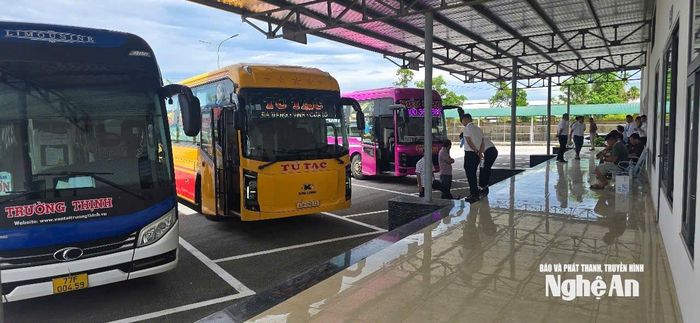 Bến xe Nam Vinh đi vào hoạt động. Ảnh: Bùi Thọ