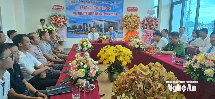 Lễ công bố quyết định và khai trương Bến xe Nam Vinh. Ảnh: Bùi Thọ