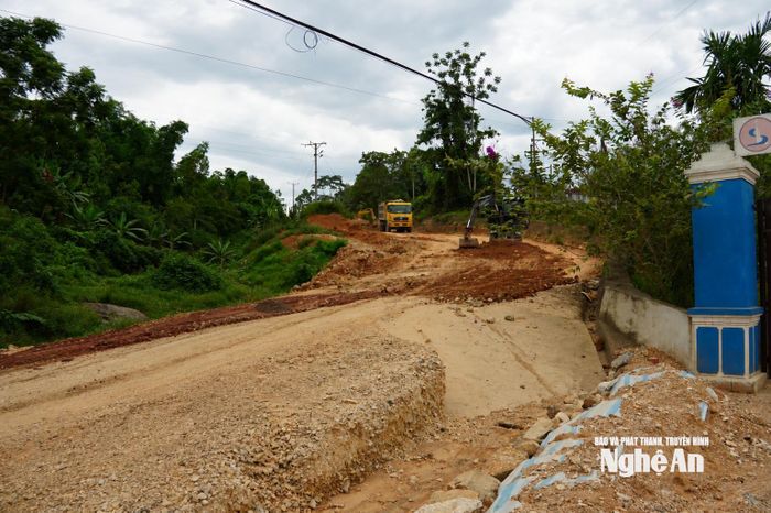 Dự án nâng cấp tuyến đường giao thông Tiền Phong - Hạnh Dịch thuộc Chương trình Mục tiêu quốc gia giảm nghèo bền vững. Ảnh: Sầm Thanh