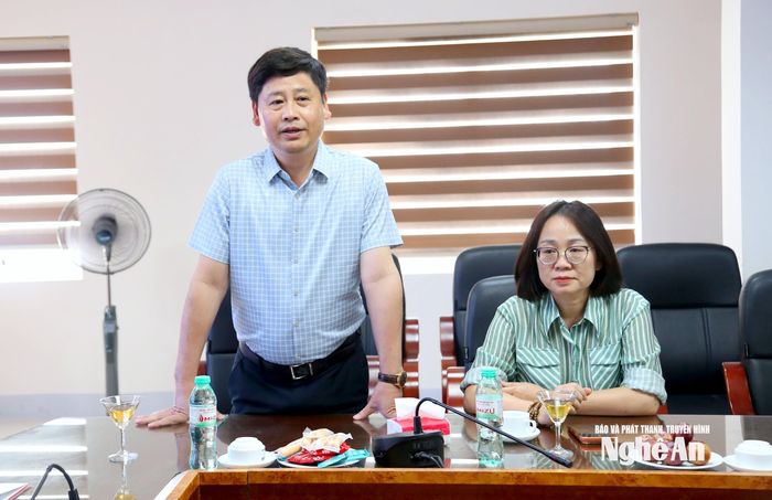 Đồng chí Trần Minh Ngọc – Ủy viên Ban Chấp hành Đảng bộ tỉnh, Giám đốc Báo và phát thanh, truyền hình Nghệ An, Chủ tịch Hội Nhà báo tỉnh trân trọng cảm ơn tình cảm của các cơ quan, đơn vị. Ảnh: Quang An