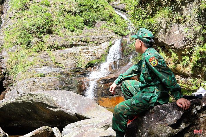 Dấu chân của những người lính biên phòng đã in đậm trên những cung đường rừng dẫn đến thác Tiên.