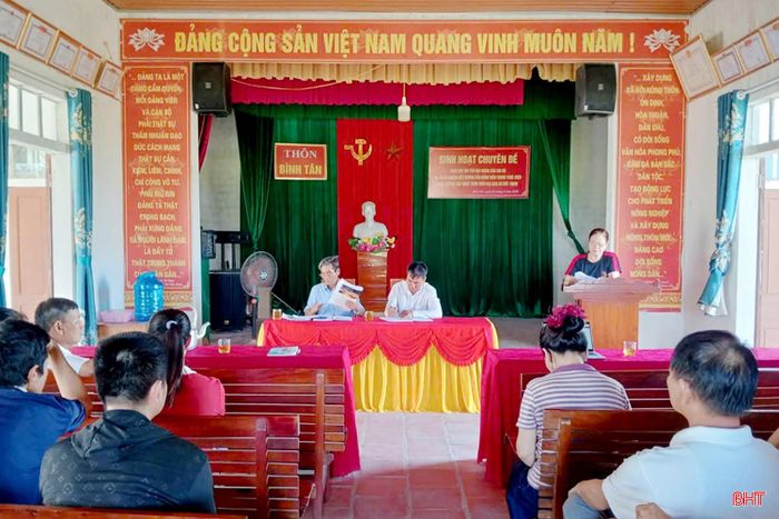 Đảng bộ xã Đức Thịnh chỉ đạo triển khai sinh hoạt chuyên đề “Phát huy vai trò hạt nhân của chi bộ và trách nhiệm nêu gương của đảng viên trong thực hiện chủ trương sáp nhập thôn trên địa bàn”.