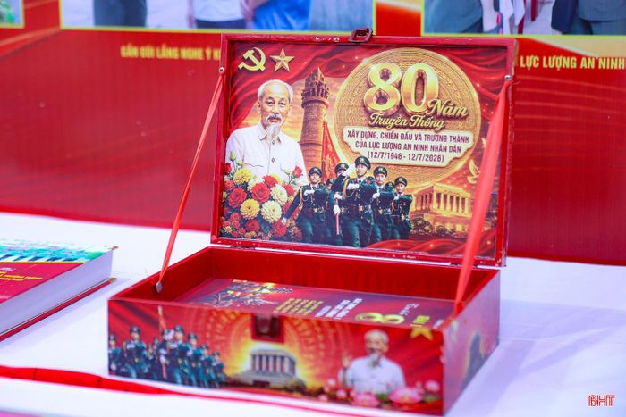 Không gian trưng bày nhằm tái hiện những dấu mốc lịch sử, những chiến công tiêu biểu của lực lượng An ninh nhân dân.