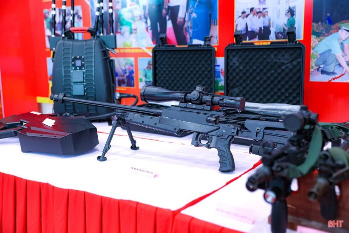 Hơn 500 hình ảnh, tư liệu, hiện vật được trưng bày.