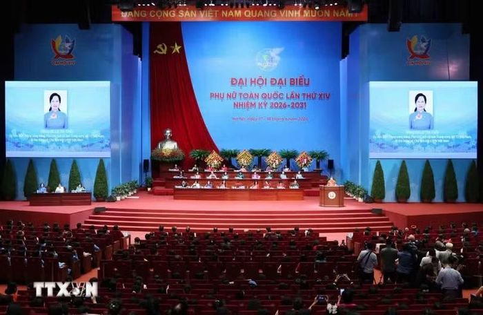 Chủ tịch Hội Liên hiệp Phụ nữ Việt Nam Lê Thị Thủy đọc diễn văn khai mạc Đại hội. (Ảnh: An Đăng/TTXVN)