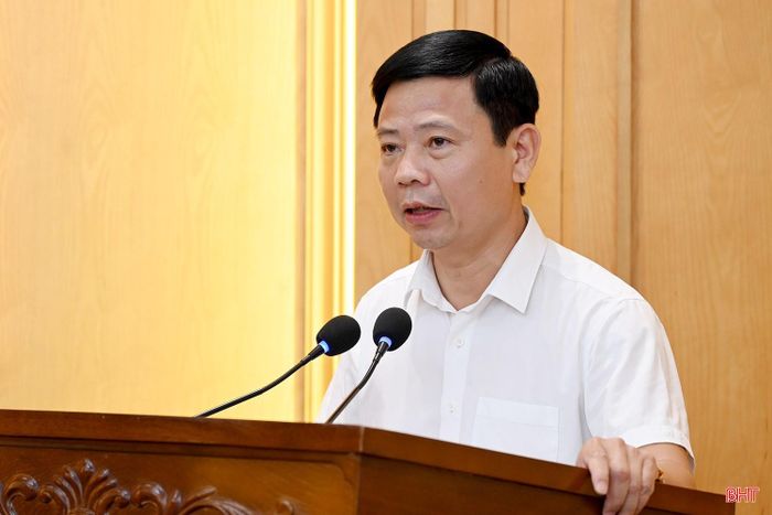  Đồng chí Nguyễn Công Thành - Phó Giám đốc Sở VH-TT&amp;DL báo cáo kết quả hoạt động báo chí trong quý II/2026. 
