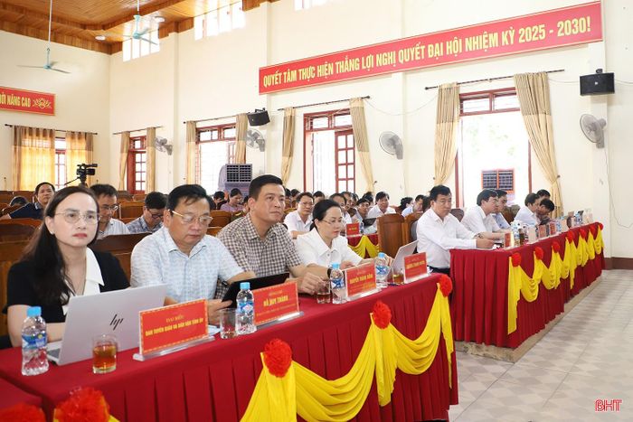 Đại biểu tham dự buổi làm việc.