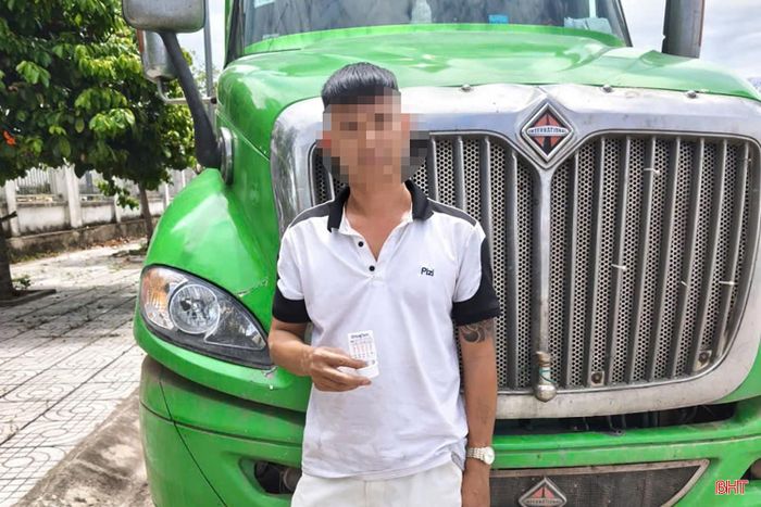 Một tài xế bị phát hiện dương tính với Amphetamine (ma túy tổng hợp).