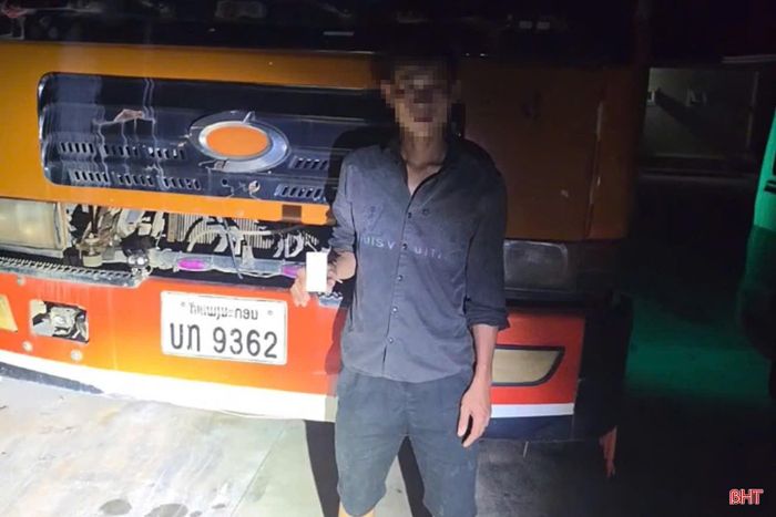 Một lái xe bị phát hiện sử dụng ma túy khi điều khiển xe tải lưu thông trên đường Hồ Chí Minh.