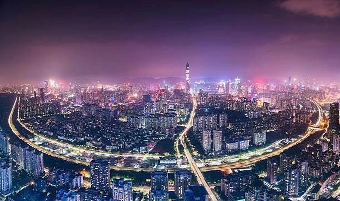 Toàn cảnh đường chân trời của Thâm Quyến về đêm. Thành phố này đứng đầu bảng xếp hạng skyline đẹp nhất thế giới năm 2026 nhờ mật độ nhà chọc trời ấn tượng. (Nguồn: iStock)
