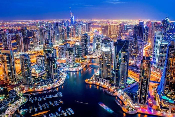 Đường chân trời rực sáng của Dubai với tâm điểm là những tòa nhà chọc trời, đặc biệt là Burj Khalifa. (Nguồn: TourScanner).