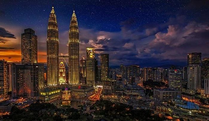 Khung cảnh đô thị của Kuala Lumpur với điểm nhấn là tháp đôi Petronas. Thành phố xếp thứ 8 trong danh sách năm 2026. (Nguồn: Furama Hotels).