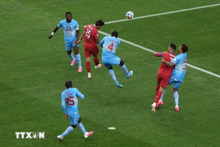 Joao Neves đánh đầu ghi bàn mở tỷ số. (Ảnh: AFP/TTXVN)