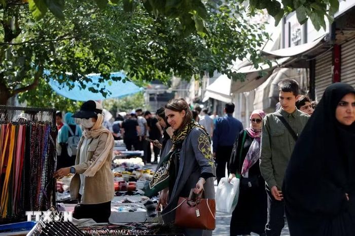 Người dân tại Tehran, Iran. (Ảnh: THX/TTXVN)