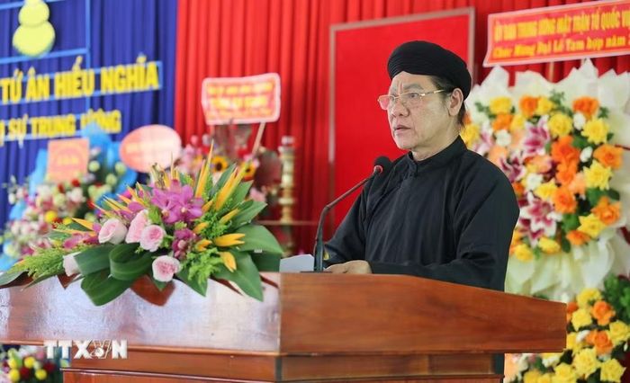 Ông Nguyễn Ngọc Trác, Trưởng Ban Trị sự Trung ương Phật hội Tứ Ân Hiếu Nghĩa, phát biểu tại buổi lễ. (Ảnh: Công Mạo/TTXVN)