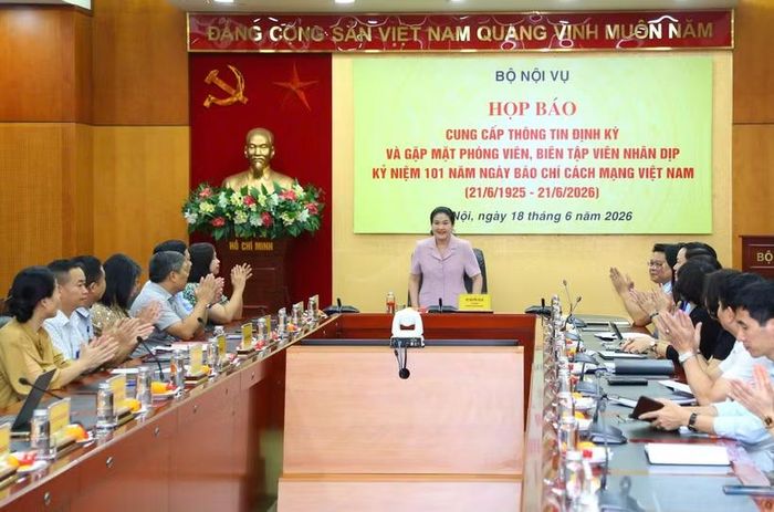 Bộ Nội vụ tổ chức họp báo cung cấp thông tin định kỳ. Thông tin về kết quả công tác quý 2/2026 và nhiệm vụ trọng tâm quý 3/2026. (Ảnh: PV/Vietnam+)