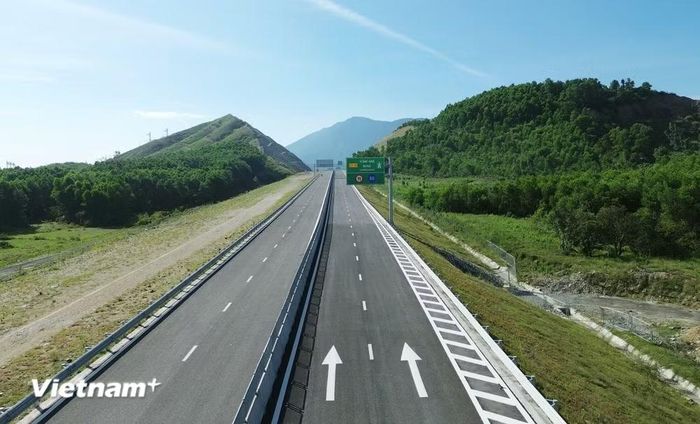Tuyến đường bộ cao tốc Bắc-Nam phía Đông đã được hoàn thành và nối thông tuyến. (Ảnh: Khánh Hùng/Vietnam+)