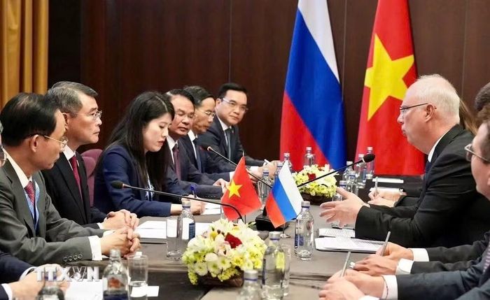 Thủ tướng Chính phủ Lê Minh Hưng tiếp Tổng Giám đốc Quỹ Đầu tư trực tiếp Nga Kiril Dmitriev. (Ảnh: TTXVN)