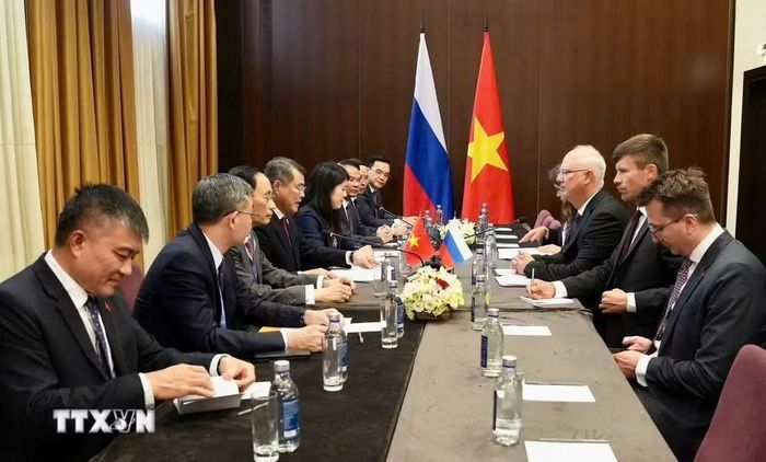 Thủ tướng Chính phủ Lê Minh Hưng tiếp Tổng Giám đốc Quỹ Đầu tư trực tiếp Nga Kiril Dmitriev. (Ảnh: TTXVN)