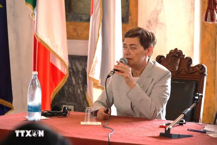 Đại diện Đại học Genova cũng bày tỏ mong muốn thúc đẩy các chương trình hợp tác đào tạo và nghiên cứu với các cơ sở giáo dục của Đà Nẵng. (Ảnh: TTXVN phát)