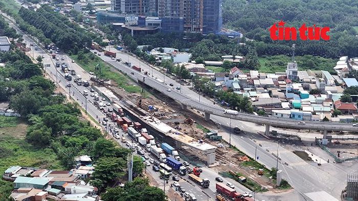Nhánh cầu N1.1 từ dẫn từ đường Mai Chí Thọ vào đường dẫn cao tốc TP Hồ Chí Minh - Long Thành - Dầu Giây đang được tăng tốc thi công.