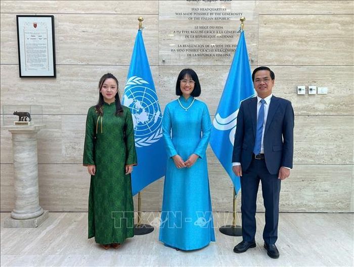 Đại sứ Nguyễn Phương Anh đã trình Ủy nhiệm thư tới Chủ tịch IFAD, chính thức đảm nhiệm cương vị Đại diện thường trực của Việt Nam tại IFAD. Ảnh: TTXVN phát