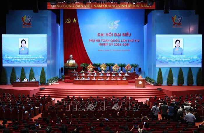 Chủ tịch Hội Liên hiệp Phụ nữ Việt Nam Lê Thị Thủy đọc diễn văn khai mạc Đại hội. Ảnh: An Đăng/TTXVN