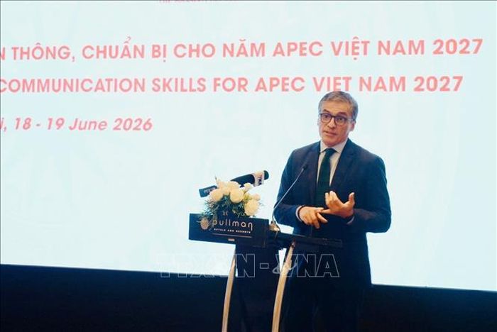 Ông Fernando Salas, Giám đốc Truyền thông và Quan hệ công chúng thuộc Ban Thư ký APEC quốc tế, phát biểu dẫn đề tại Hội thảo.