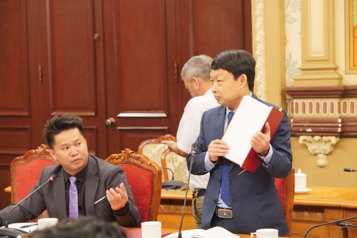 Các đại diện phía Đại học Công nghệ Texas (Texas Tech University) cung cấp các tư liệu, thông tin để đi tìm kiếm hài cốt liệt sĩ Việt Nam.