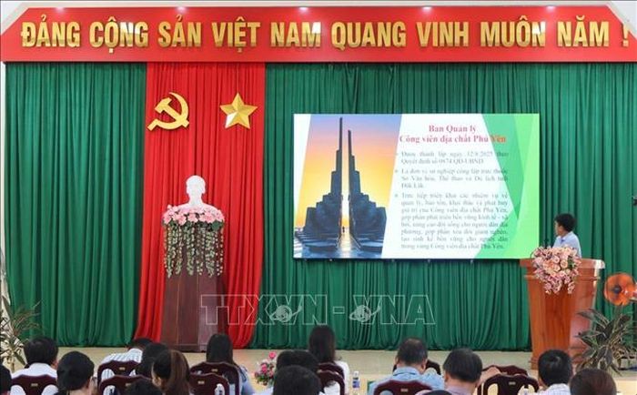 Quang cảnh Hội nghị tập huấn tại UBND phường Sông Cầu.