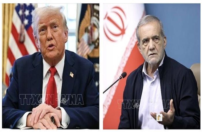 Tổng thống Mỹ Donald Trump (bên trái) và Tổng thống Iran Masoud Pezeshkian. Ảnh: IRNA/TTXVN