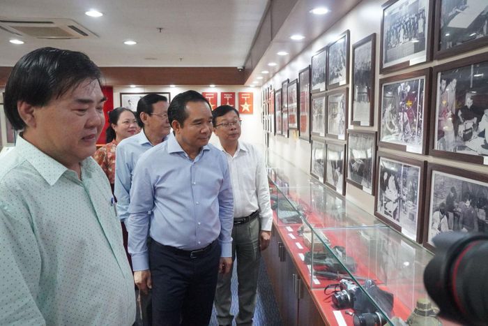 Phòng Truyền thống Trung tâm Thông tin TTXVN khu vực phía Nam hiện lưu giữ và trưng bày khoảng 200 bức ảnh, cùng nhiều hiện vật, tài liệu và kỷ vật chiến trường quý giá.