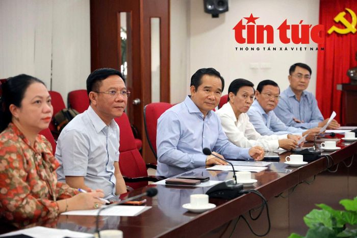 Ông Nguyễn Văn Được cùng đoàn công tác cũng ghi nhận những đóng góp của TTXVN trong công tác thông tin, tuyên truyền và đồng hành cùng sự phát triển của TP Hồ Chí Minh.