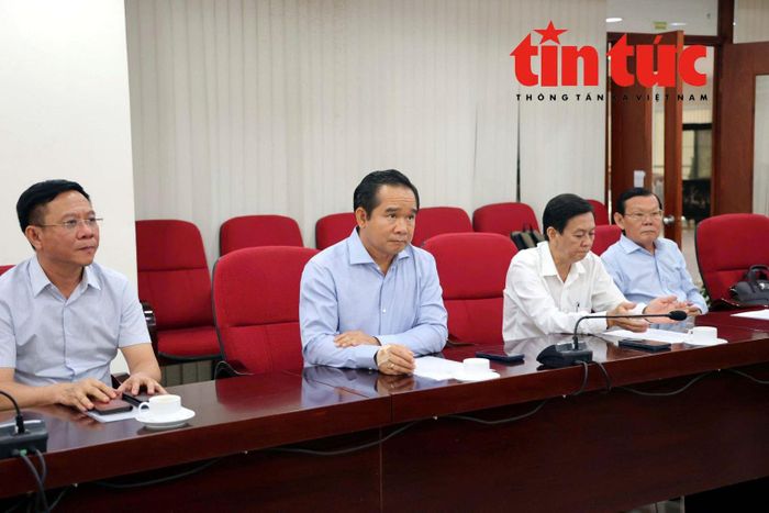 Ông Nguyễn Văn Được và các đại diện Sở, ngành TP Hồ Chí Minh tại buổi gặp mặt nhân dịp kỷ niệm 101 năm Ngày Báo chí Cách mạng Việt Nam chiều 18/6.