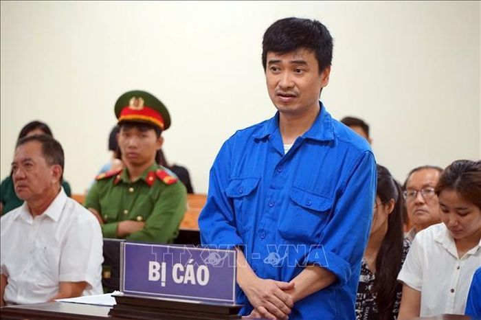Hội đồng xét xử tuyên phạt bị cáo Phan Quốc Việt 7 năm tù, tổng hợp với hình phạt 30 năm tù của Tòa án Quân sự Trung ương, buộc bị cáo chấp hành hình phạt chung của nhiều bản án là 30 năm tù. Ảnh: TTXVN phát