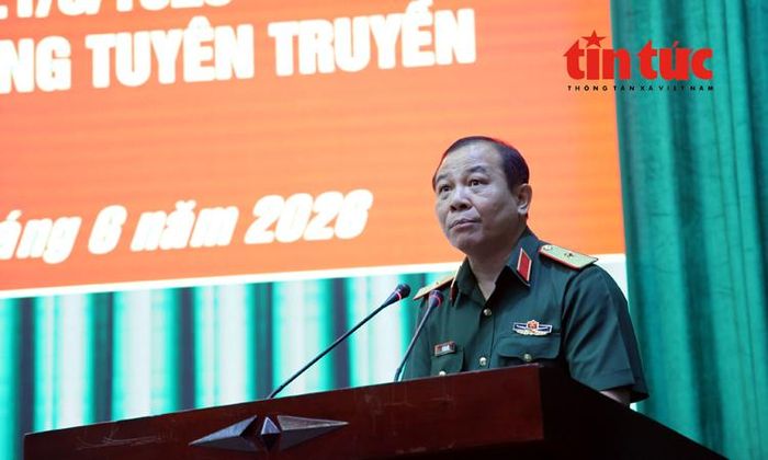 Thiếu tướng Vũ Văn Điền, Tư lệnh Bộ Tư lệnh TP Hồ Chí Minh phát biểu.