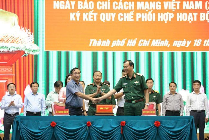 Bộ Tư lệnh TP Hồ Chí Minh ký kết Quy chế phối hợp hoạt động tuyên truyền với Báo Tin tức và Dân tộc.