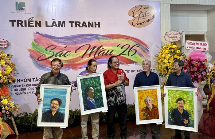 PGS.TS Đỗ Lệnh Hùng Tú xúc động nhắc lại hành trình đồng hành của các thành viên của nhóm.