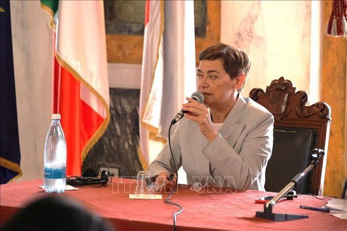 Đại diện Đại học Genova cũng bày tỏ mong muốn thúc đẩy các chương trình hợp tác đào tạo và nghiên cứu với các cơ sở giáo dục của Đà Nẵng. Ảnh: TTXVN phát