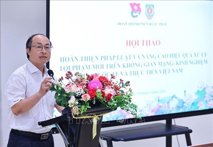 TS. Nguyễn Quý Khuyến, Trưởng Bộ môn Pháp luật Tố tụng hình sự và thi hành án, Khoa Pháp luật Hình sự và kiểm sát hình sự, Trường Đại học Kiểm sát Hà Nội phát biểu tham luận. Ảnh: Minh Đức/TTXVN