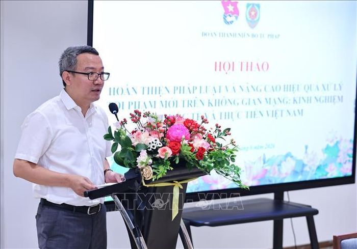 Đồng chí Hồ Quang Huy, Cục trưởng Cục Kiểm tra văn bản và Tổ chức thi hành pháp luật, Bộ Tư pháp, nguyên Bí thư Đoàn Thanh niên Bộ Tư pháp nhiệm kỳ 2017 - 2022 phát biểu khai mạc. Ảnh: Minh Đức/TTXVN